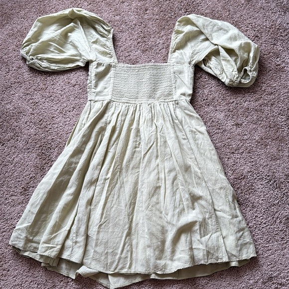 Abercrombie and Fitch Emerson Puff Sleeve Poplin Mini Dress in Light Sage Green - Picture 5 of 10